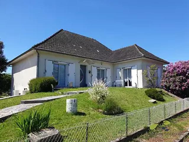 Peyrat le Château 87470 Achat / Vente maison 7 pièces t7 terrasse cave