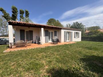 Peyrolles en Provence: Location maison T4 meublée avec gara