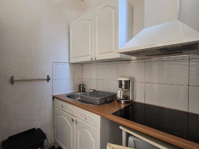 PEZENAS, centre ville STUDIO MEUBLE