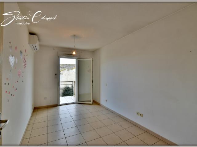 Pézenas – Dernier étage – T2 avec mezzanine, terrasse, climatisation et parking