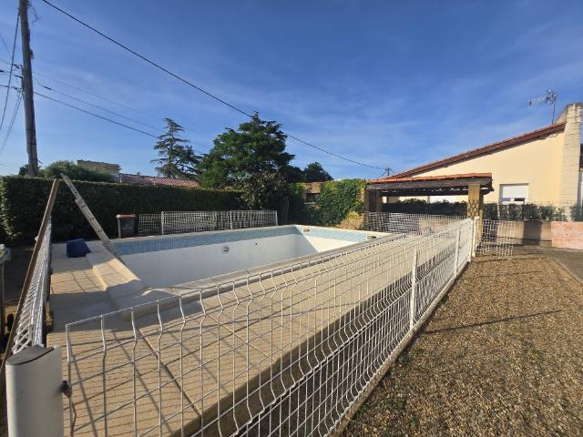 PEZENAS QUARTIER STADE RUGBY VILLA PLAIN PIED PISCINE