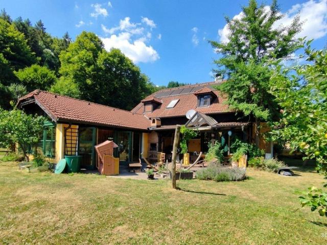 Pferdeliebhaber willkommen Liegenschaft mit eigenem Bachlauf – Naturidyll auf knapp 1,9 ha