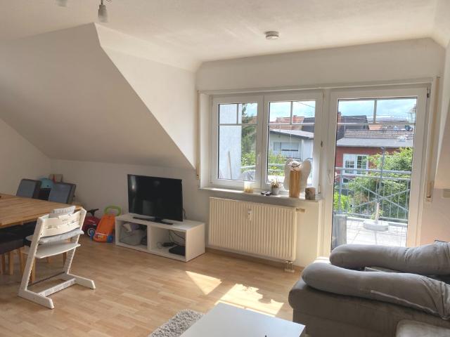 Pfiffige 3 Zimmer Dachgeschoss Maisonette mit Balkon in guter Lage