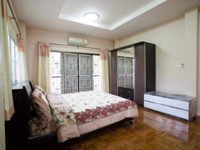 Ph0407 ขายบ้านพูลวิลล่า ราคาสุดคุ้มมากๆ กับพื้นที่ขนาด 234 ตรว. 3 นอน 3 น้ำ ขายเพียง 9.5 ลบ