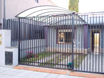Casa en alquiler en Miguel Cané - Jardín