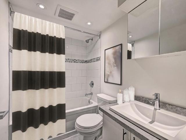 PH 3 3 Walk up Studio Apartment for Rent at 420 Rue Abélard, Montréal, QC H3E 1B5 Île des Soeurs