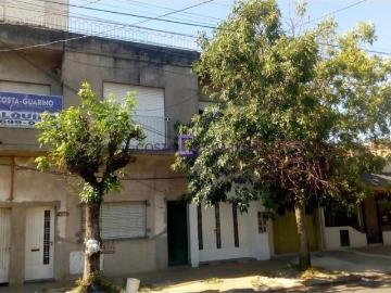 PH de 4 ambientes a refaccionar en primer piso al frente con balcón y terraza
