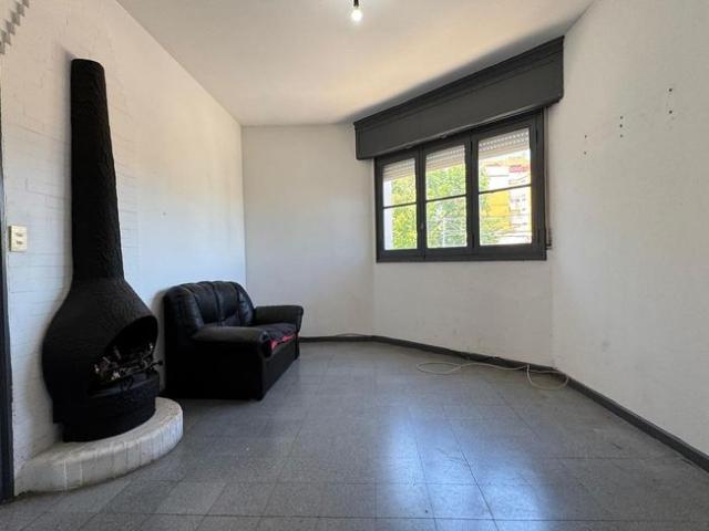 PH de 3 ambientes al frente con entrada independiente en 1er piso por escalera