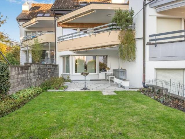 Photovoltaikanlage mit Speicherbatterie, Doppelgarage plus 2 Aussenparkplätze und Umluft Cheminée