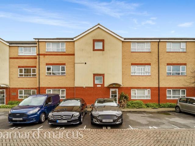 Phoenix Court, Chertsey Road, Feltham 2 bed apartment to rent £1,850 pcm £427 pw
