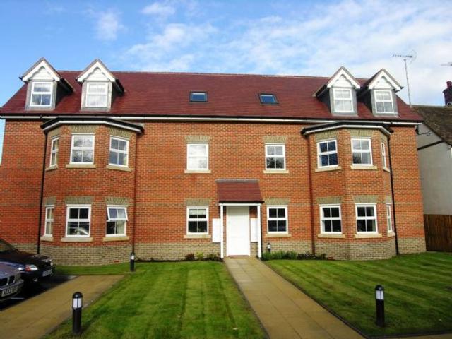 Phoenix Court, Thame OX9, 2 bed flat to rent, £1,495 pcm | PrimeLocation
