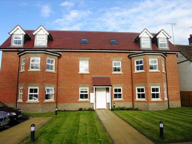 Phoenix Court, Thame OX9 2 bed flat to rent £1,495 pcm £345 pw
