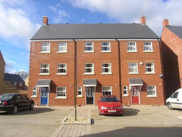 Phoenix Gardens, Oakhurst, Swindon SN25, 3 bed property to rent, £1,350 pcm | PrimeLocation