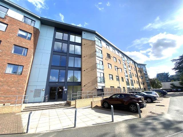 Phoenix House, Bath Road, Hounslow TW3, 2 bed flat to rent, £2,000 pcm | PrimeLocation