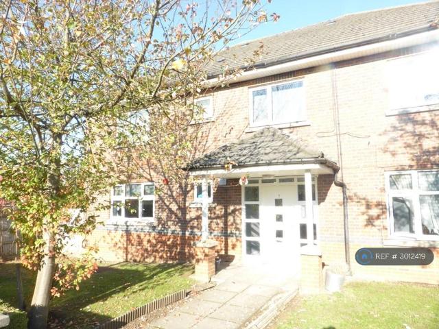 Phoenix House, Hatfield, AL10 Studio to rent £800 pcm £185 pw