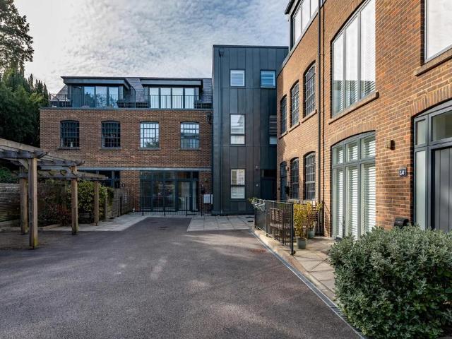 Phoenix Yard, Tunbridge Wells TN4 4 bed terraced house to rent £3,100 pcm £715 pw