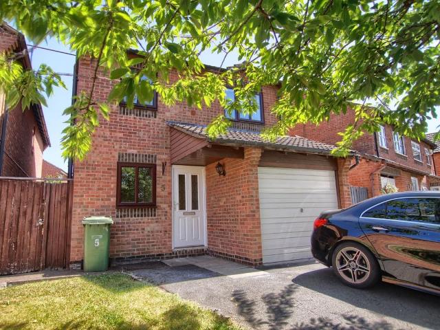 Pheasant Close, Ingleby Barwick TS17, 3 bed detached house to rent, £895 pcm | PrimeLocation