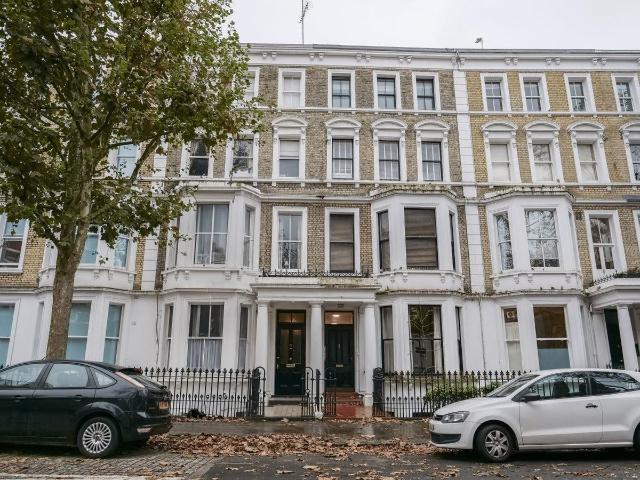 Philbeach Gardens, London SW5, Studio to rent, £1,700 pcm | PrimeLocation