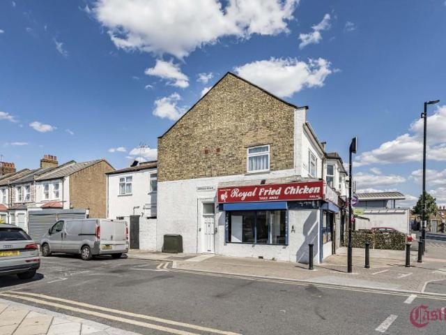 Philip Lane, Tottenham N15 3 bed terraced house to rent £2,400 pcm £554 pw