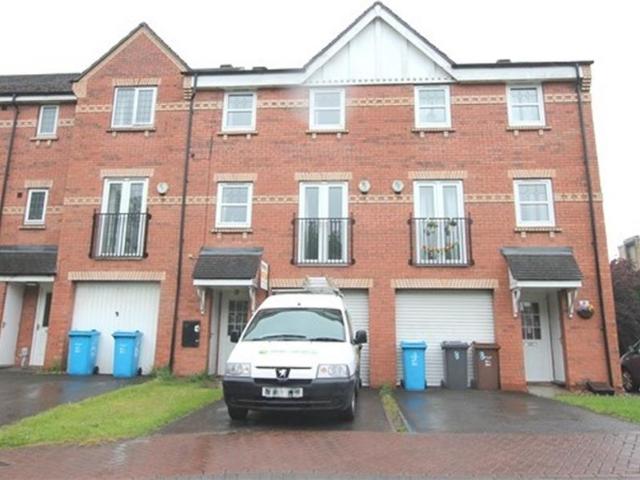 Philip Larkin Close, HU6 3 bed townhouse to rent £995 pcm £230 pw