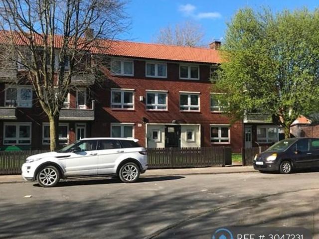 Philip Street, Eccles, Manchester, M30 3 bed flat to rent £1,300 pcm £300 pw