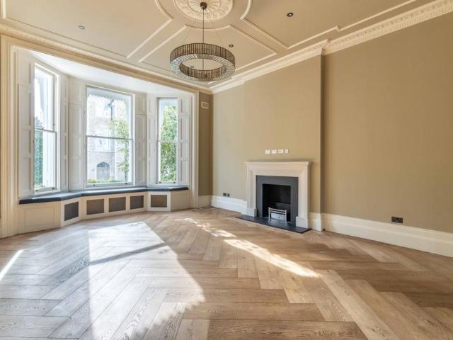 Phillimore Place, Kensington, London, W8 3 bed flat to rent £13,992 pcm £3,229 pw