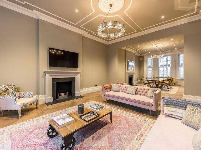 Phillimore Place, Kensington W8, 3 bed flat to rent, £13,995 pcm | PrimeLocation