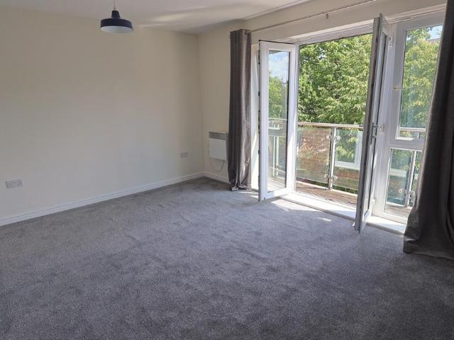 Philmont Court, Coventry MODERN TOP FLOOR APARTMENT