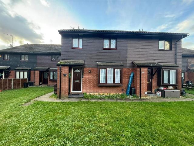 Philpots Close, Yiewsley, West Drayton UB7, 2 bed end terrace house to rent, £1,700 pcm | PrimeLocation