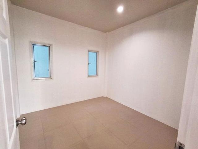 พร้อมอยู่ ขายทาวน์เฮ้าส์ 2 ชั้น 22.5 ตรว. หมู่บ้านมณฑล 8 เลียบคลองทวีวัฒนา เพชรเกษม