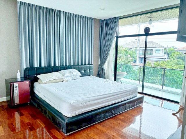 พระราม คฤหาสน์ ให้เช่า 5นอน 4น้ำ ใกล้วัดพันท้ายนรสิงห์ 280 ม. 113 ตร.ว. 350 ตร.ม. พร้อมเฟอร์ฯ