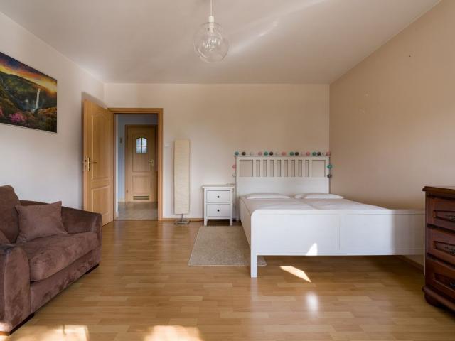 Piętro i poddasze domu 140 m2 Piastów, miejsca pos
