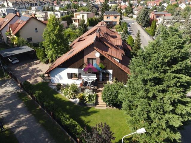 Przestronny dom z garażem, 225 m², ogród, 2 tarasy