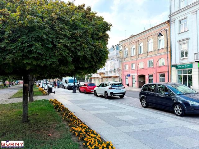 Pięciopokojowe mieszkanie przy deptaku z widokiem na fontannę polecam