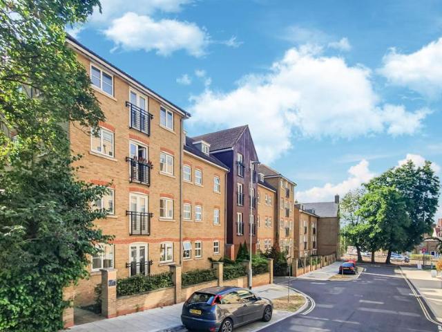 Pimlico Court, Hertford, Herts 2 bed apartment to rent £1,450 pcm £335 pw