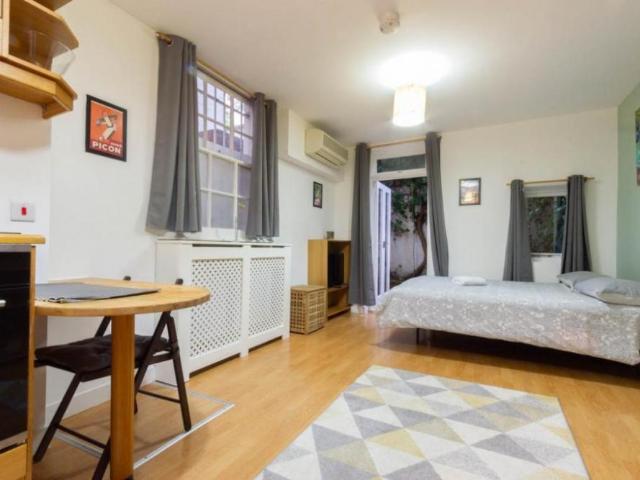 Pimlico, London SW1V Studio to rent £2,037 pcm £470 pw