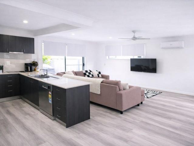 Pimpama 3BR Townhouse Modern & Spacious