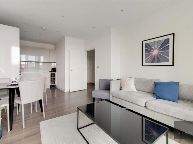 Pinto Tower, Nine Elms, SW8 1 bed apartment to rent £2,800 pcm £646 pw
