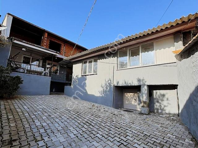 Pinus Gayrimenkul'den/bergama Merkez'de Müstakil Bahçeli 3 Ev