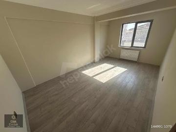 PINARBAŞI'NDA CADDE ÜZERİ ASANSÖRLÜ ARA KAT SIFIR 2+1