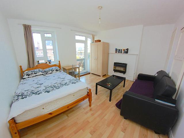 Pinchin Street, London E1, 3 bed property to rent, £2,500 pcm | PrimeLocation