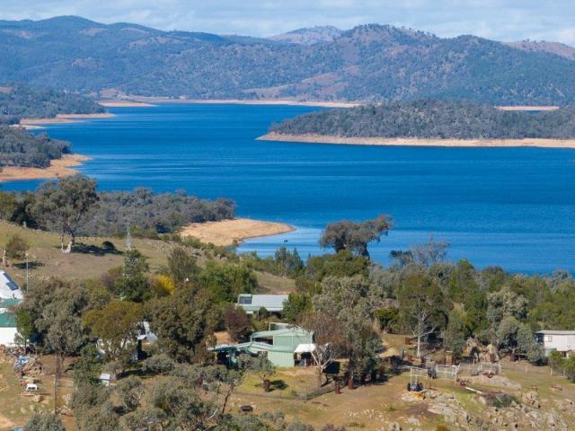 Pindari A Rare Off Grid Escape Overlooking Wyangala Dam