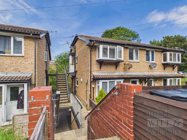 Pinders Road, Hastings 2 bed flat to rent £950 pcm £219 pw