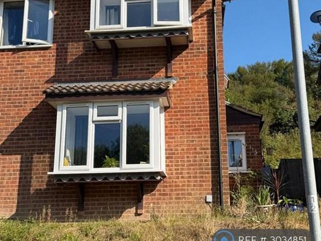 Pinders Road, Hastings, TN35 2 bed semi detached house to rent £900 pcm £208 pw