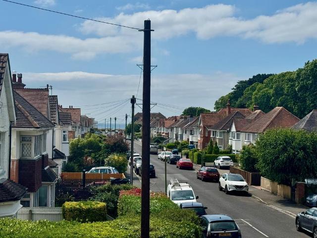 Pine Avenue, Bournemouth BH6 1 bed flat to rent £1,050 pcm £242 pw