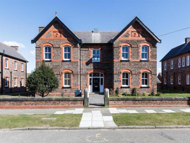 Pine Cottage, 11 New Hall, Liverpool, L10 1LD, United Kingdom | 3 bed apartment for rent #137018945 | Rentberry