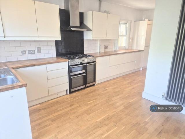 Pine Cottage, Prestwood, HP16 3 bed semi detached house to rent £2,100 pcm £485 pw