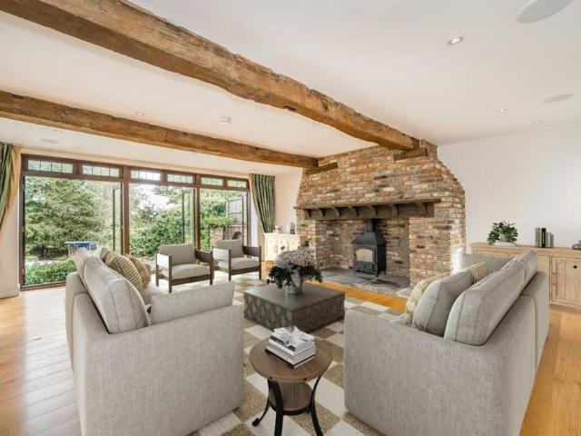 Pine Grove, N20, London