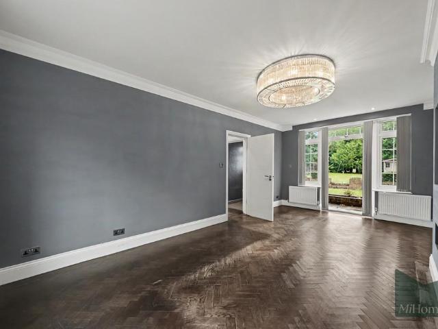 Pine Grove, Brookmans Park 4 bed detached house to rent £3,500 pcm £808 pw