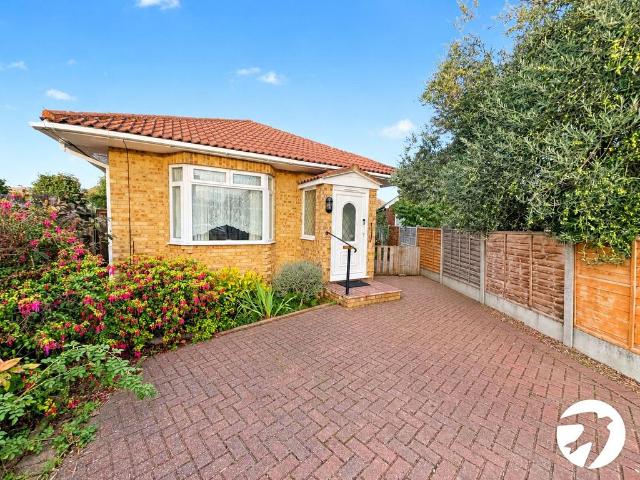 Pine Grove, Hempstead, Gillingham. 2 bed bungalow to rent £1,350 pcm £312 pw